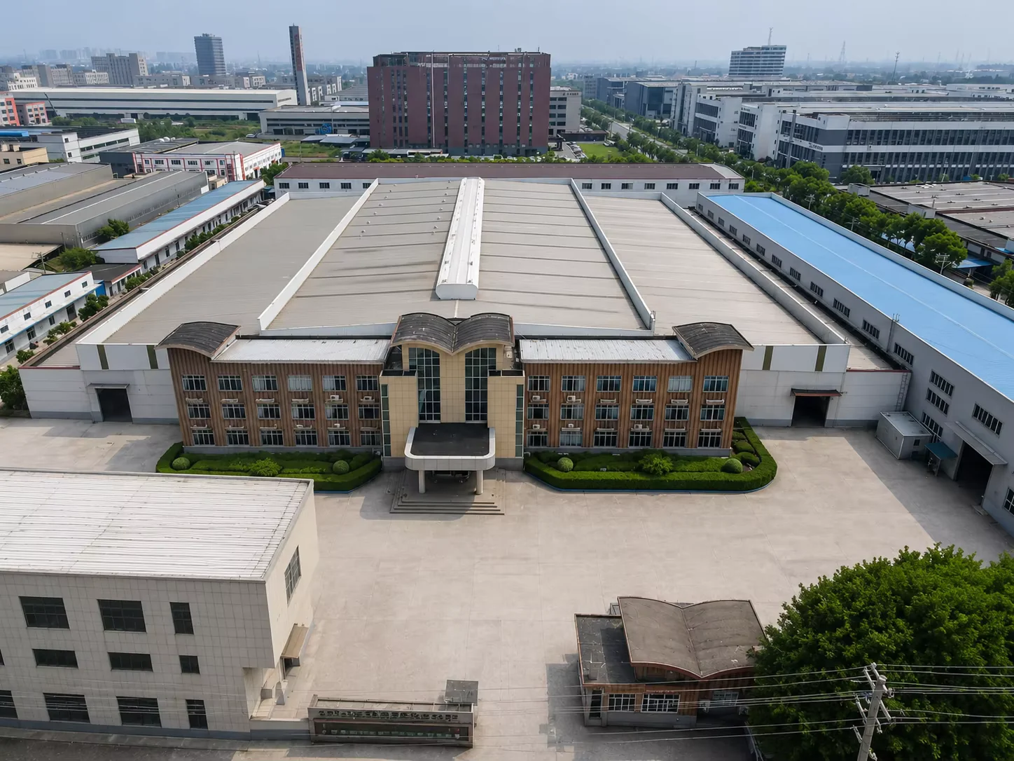 PET吹瓶机和饮料设备制造工厂