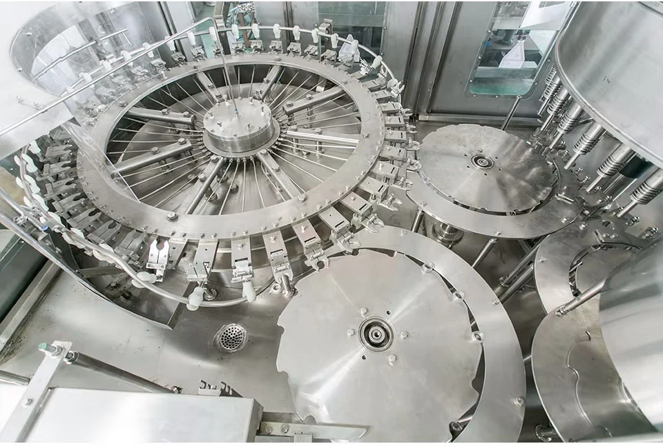 Rotary rinsing filling and capping table of the 20000BPH 自动水灌装机