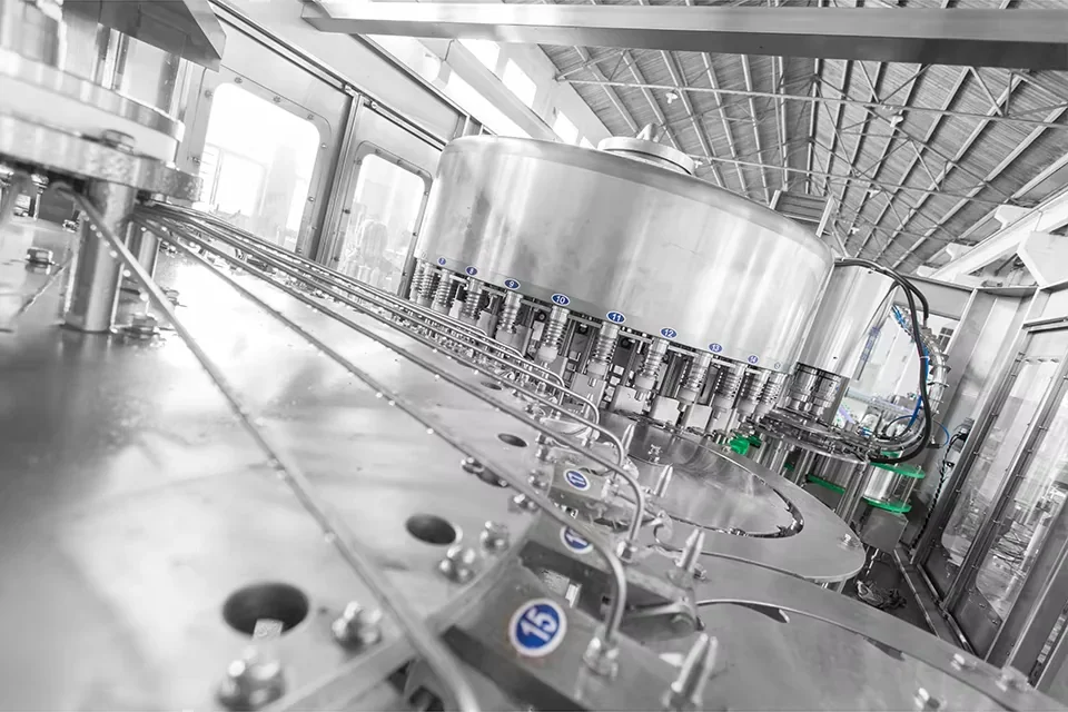 Rotary rinsing filling and capping table of the 30000BPH 自动水灌装机