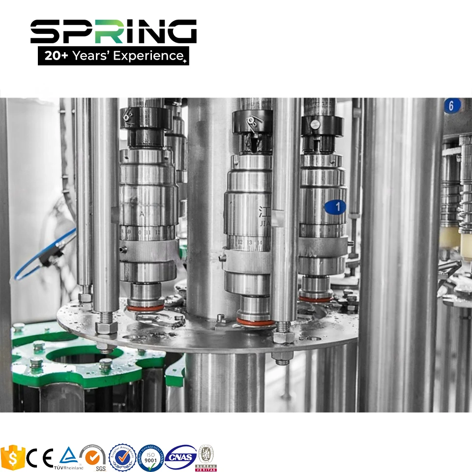 Conveyor and transfer section detail on the 4000BPH water filling machine 缩略图